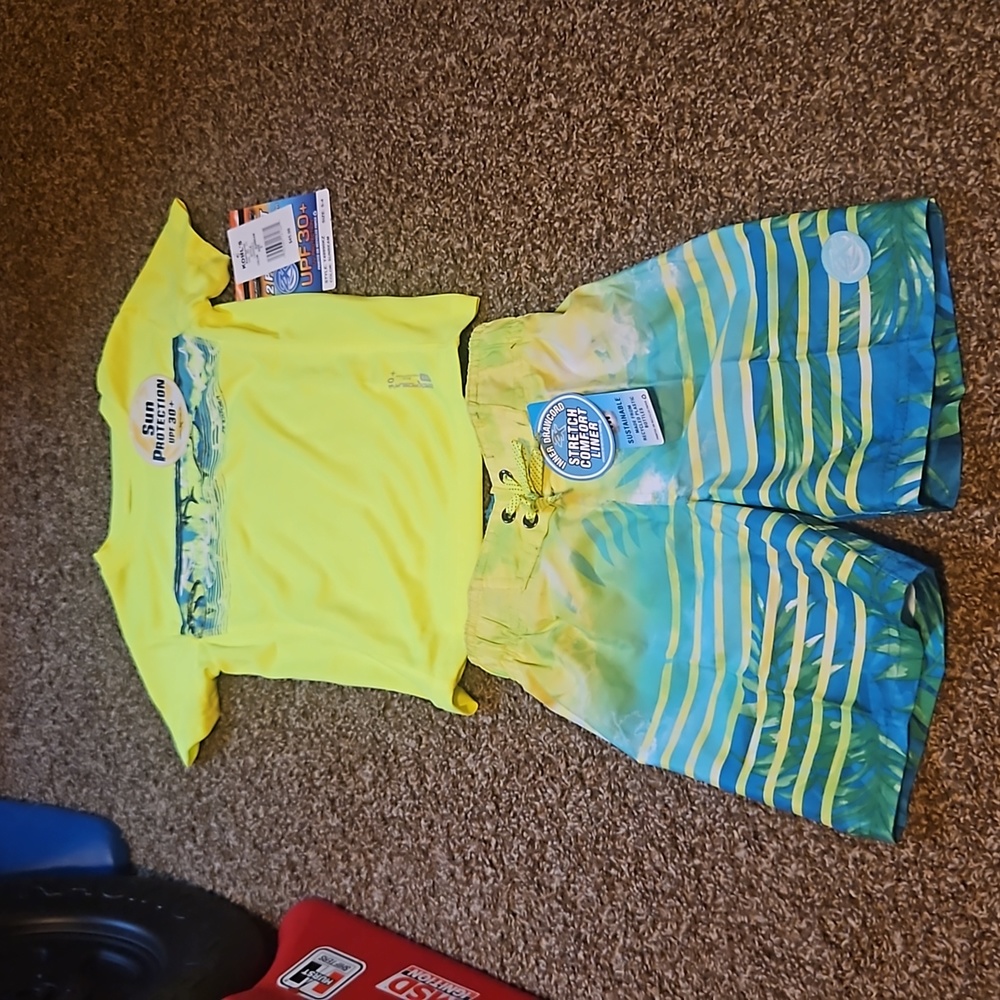 ZEROXPOSUR TWO PIECE SWIM SET: RASHGUARD AND SWIM TRUNK: NEW WITH TAGS: SIZE 4